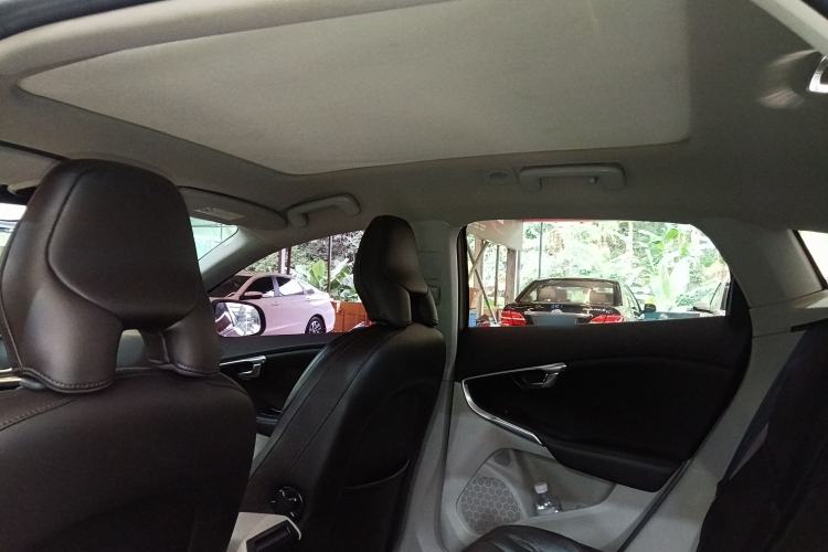 Used Volvo V40 2015 1.6T Zhiyi Edition Headliner