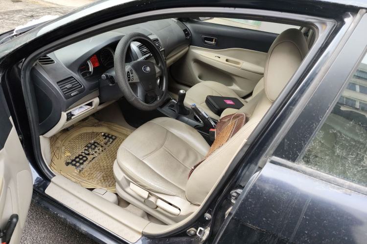 Used Bestune B50 2011 1.6L manual fashion version

