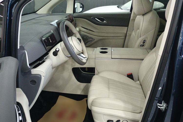 Used VOYAH Dream 2025 EV Four-Wheel Drive Flagship Kunpeng Edition