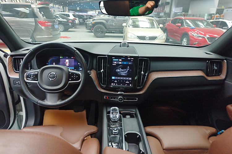 Used Volvo XC60 2022 B5 4x4 Smart Luxury Edition