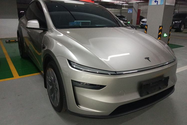 Used Tesla Model Y L 2025 Model Long-Range All-Wheel-Drive Version Exterior 1