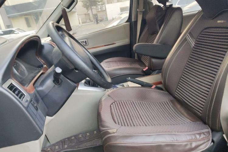 Used Jinbei Grace 2015 2.0L Classic Edition Basic Model Short Wheelbase 7-Seater