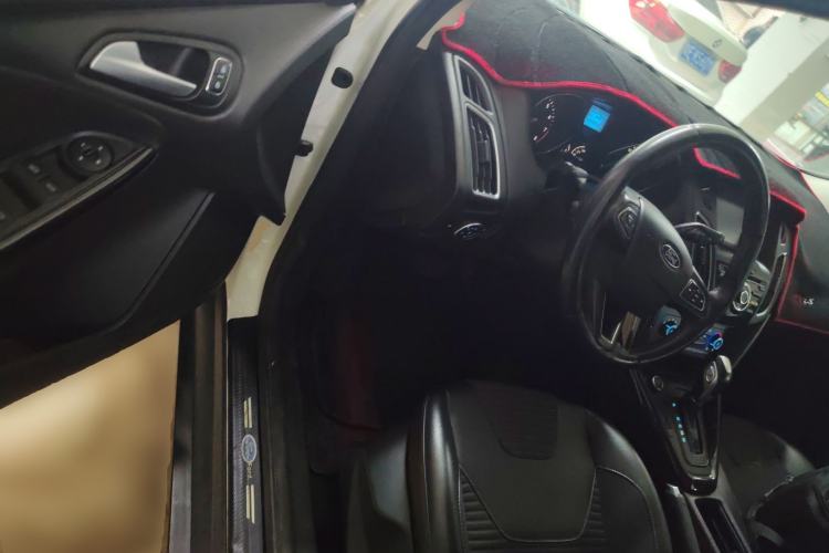 Used Ford Focus 2018 Hatchback Classic 1.6L Automatic Trendy SmartDrive Edition