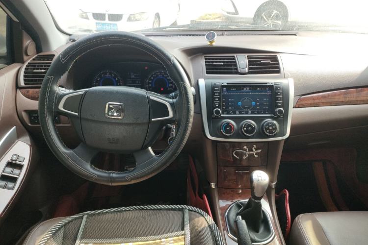 Used Zotye Z300 2016 New Vision 1.5L Manual Entry-Level Model with Sunroof
