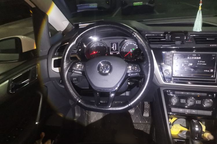 Used Volkswagen Touran 2018 Volkswagen Touran L 280TSI DSG Comfort Edition 7 Seats China V Emission Standard Steering Wheel