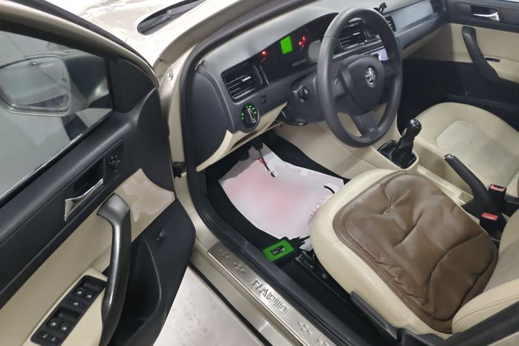 Used Skoda Rapid 2015 1.6L Manual Smart Selection Model Driver Seat