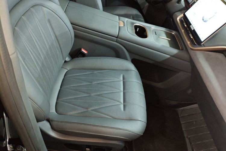 Used Dongfeng eπ eπ008 2025 210Max Range-Extended Version 5 Seats Right Front Seat