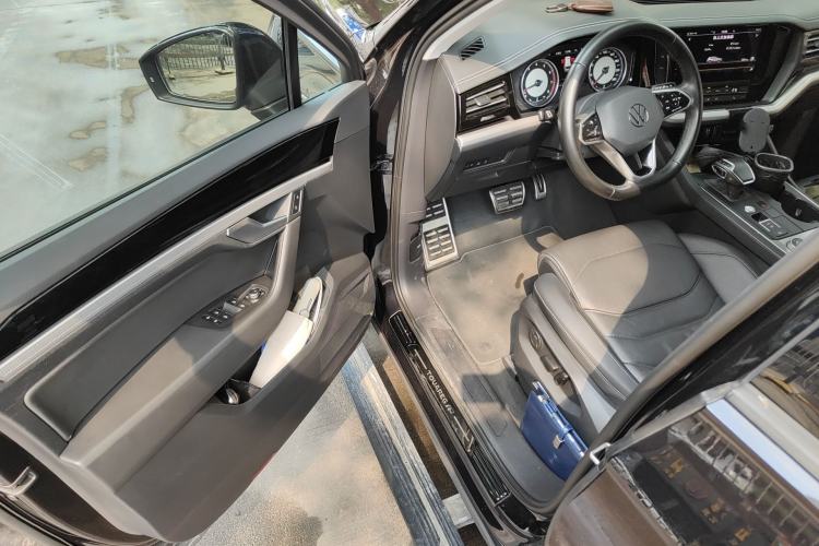 Used Volkswagen Touareg 2021 2.0 TSI Flagship Special Edition Driver Seat