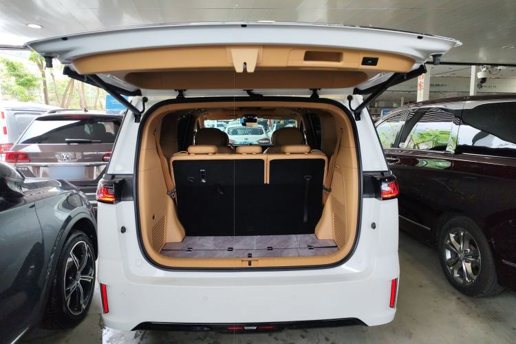 Used VOYAH Dream 2024 PHEV Extended-Range Premium Edition