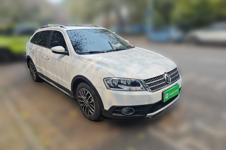 Used Volkswagen Cross Lavida 2014 1.6L Automatic Front Right 45 Deg