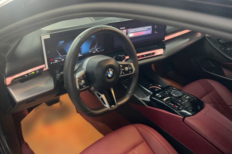 Used BMW 5 Series 2025 525Li M Sport Package Interior 3