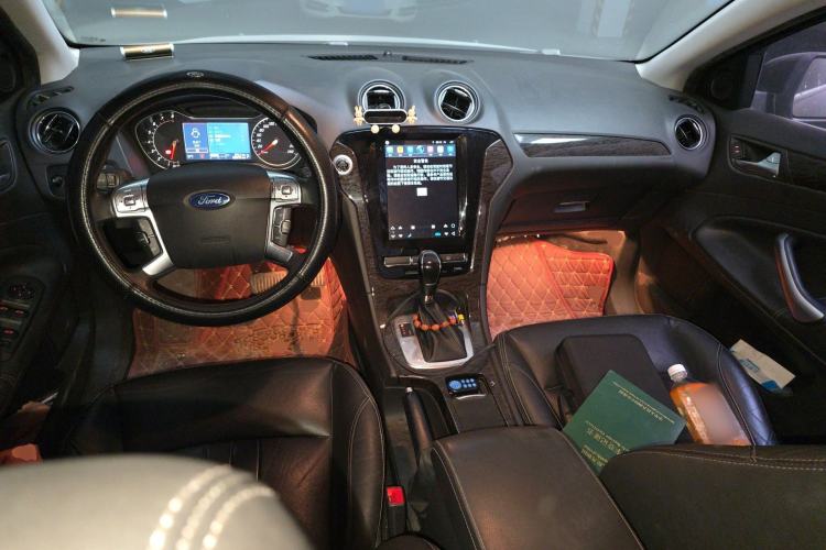 Used Ford Mondeo 2013 2.3L Luxury Model Center Console