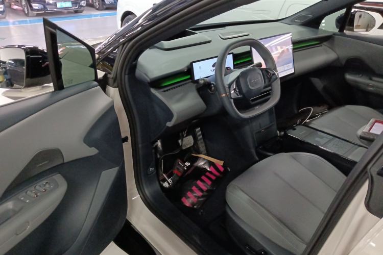 Used Lynk & Co Z20 2025 530 km Range Rear-Wheel Drive Max Driver Seat