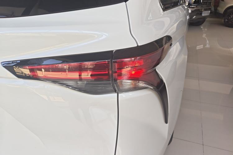 Used Toyota SIENNA 2024 2.5L Hybrid Luxury Edition Right Rear Taillight