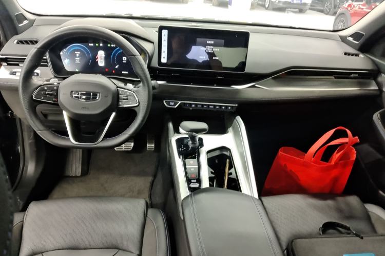 Used Geely Auto Preface 2024 2.0TD Qingyun Edition Center Console