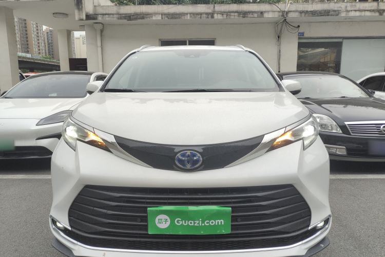 Used Toyota SIENNA 2023 2.5L Hybrid Luxury Edition Front