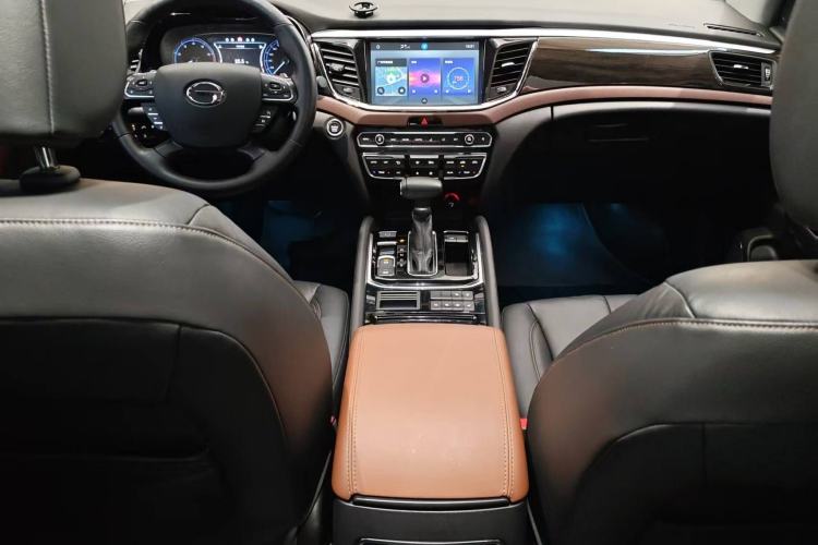 Used GAC Trumpchi GS8 2017 320T Two-Wheel Drive Luxury Smart Connectivity Version (7 Seats)
