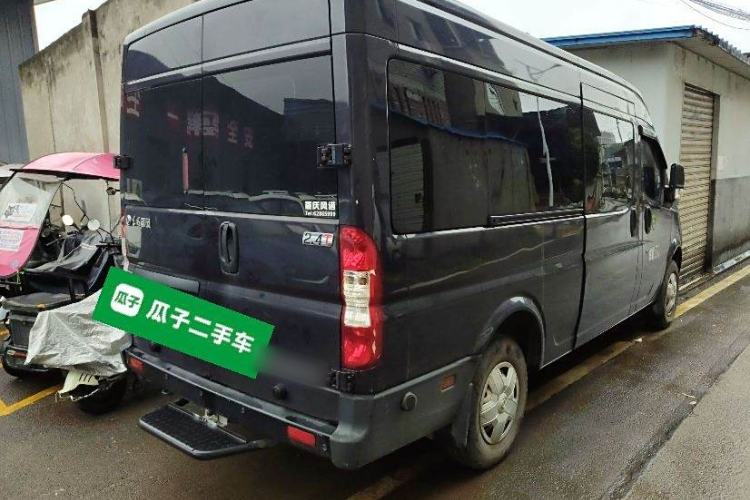 Used Dongfeng Yufeng Yufeng 2021 2.4T Rear-Drive Logistics Vehicle Long Wheelbase Mid-Roof 6-9 Seater China VI Emission Standard YCY24140-60
