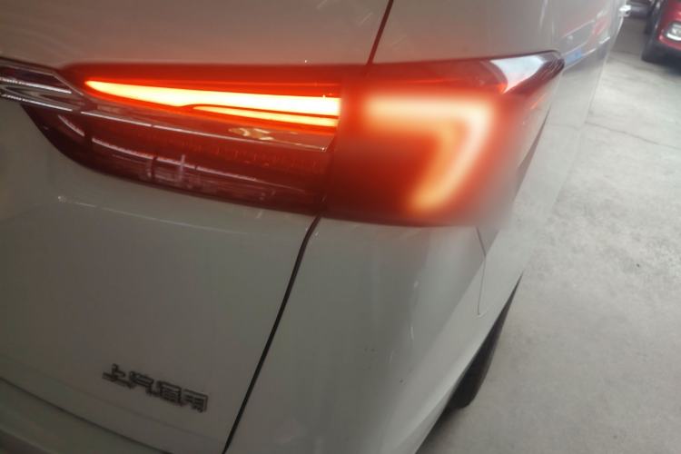 Used Buick GL8 2023 Facelifted Land Cruiser Executive Luxury Version
