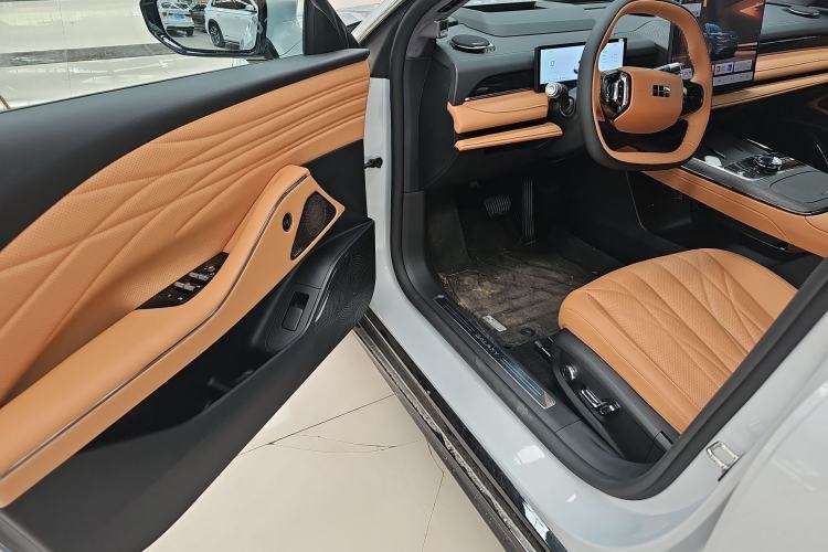 Used Geely Galaxy 8 2025 130km EM-i Flagship Edition Driver Seat