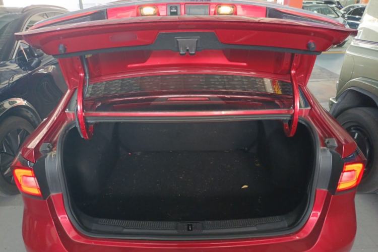 Used Roewe i5 2019 1.5L Automatic 4G Connected Langzhen Edition
