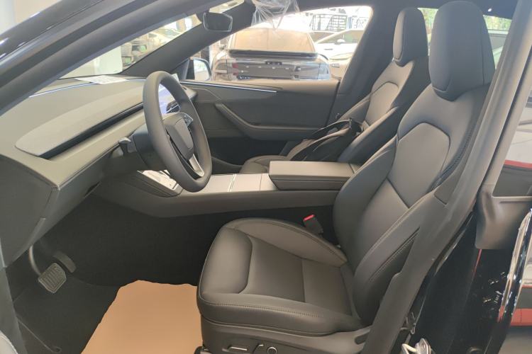 Used Tesla Model Y 2026 Long-Range All-Wheel-Drive Model
