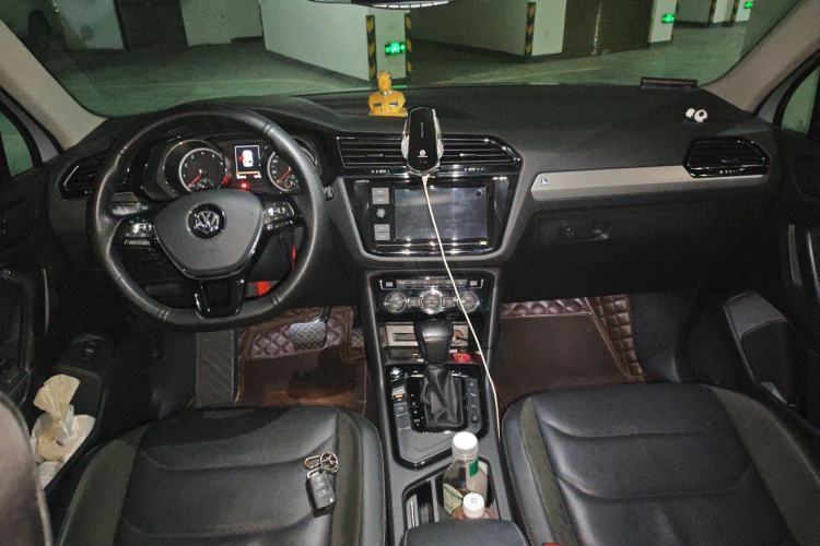 Used Volkswagen Tiguan L 2019 330TSI Automatic Two-Wheel Drive Smart Luxury Version China VI Standard Center Console