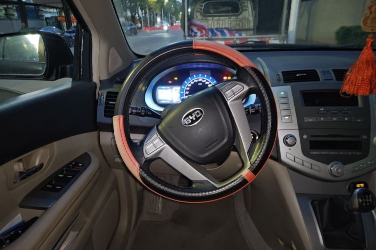 Used BYD S6 2013 Jingyue Edition 2.0L Manual Luxury Model 5 Seats
