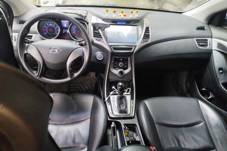 Used Hyundai Elantra (5th Generation / Langdong) 2015 1.6L Automatic Leading Model Center Console