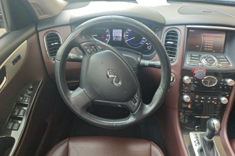 Used Infiniti QX50 2013 2.5L Two-Wheel-Drive Elegant Edition
