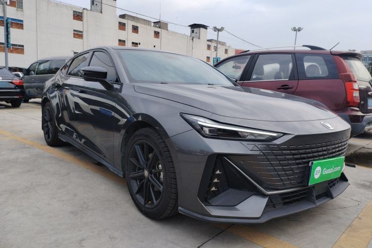 Used CHANGAN UNI-V 2022 1.5T Prestige Version Front Right 45 Deg