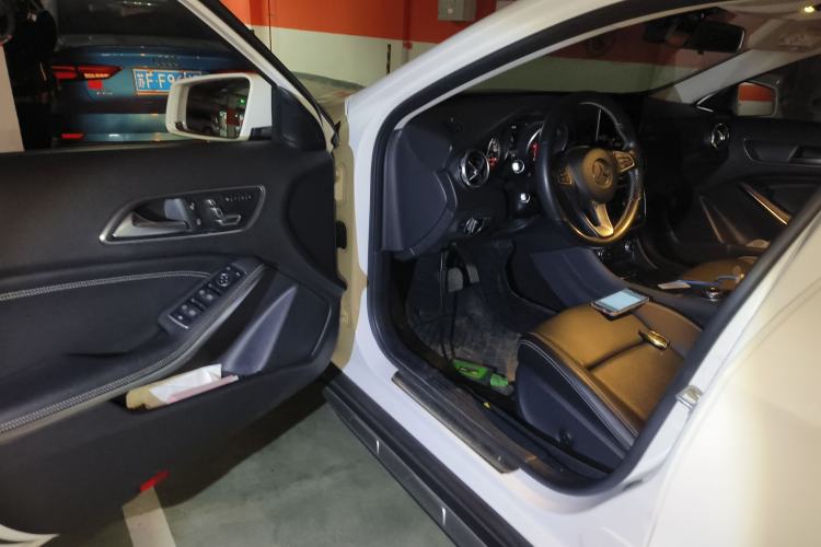 Used Mercedes-Benz GLA 2017 GLA 200 Sport Edition Driver Seat