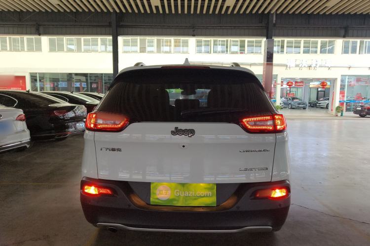 Used Jeep Cherokee 2020 2.0L Two-Wheel Drive Classic Sports Edition Rear