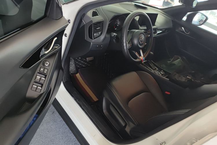 Used Mazda CX-4 2020 2.0L Automatic Two-Wheel Drive Blue Sky Dynamic Edition Driver Seat