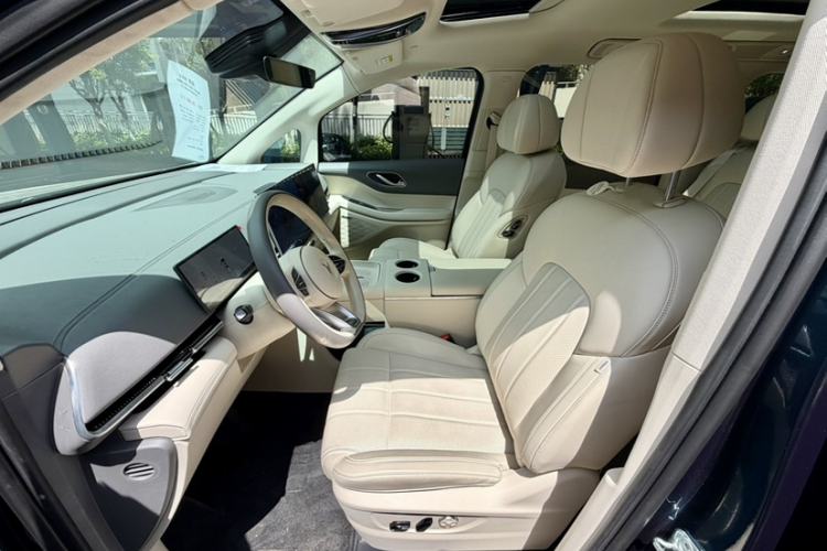 Used VOYAH Dream 2025 PHEV Four-Wheel Drive Excellence Kunpeng Edition
