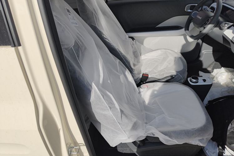 Used Geely Galaxy Panda 2025 210 km – Yuanqi Bear Right Front Seat