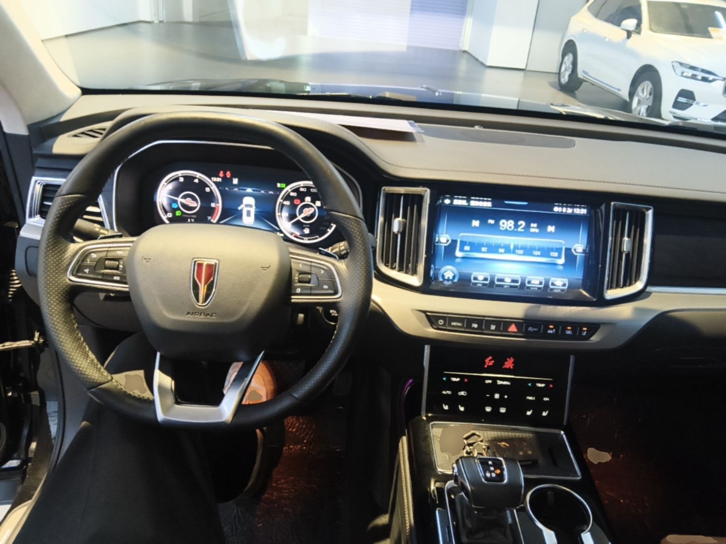 Hongqi HS7 2022 3.0T Automatic All-Wheel Drive Smart Connect Flagship Edition Five Seats — снимка 12