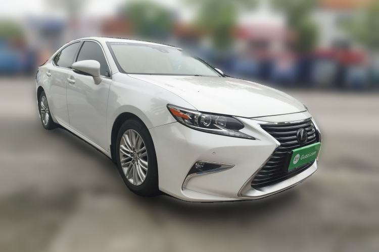 Used Lexus ES 2015 200 Comfort Edition Front Right 45 Deg