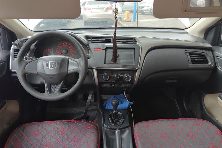 Used Honda City 2015 1.5L manual Comfort version