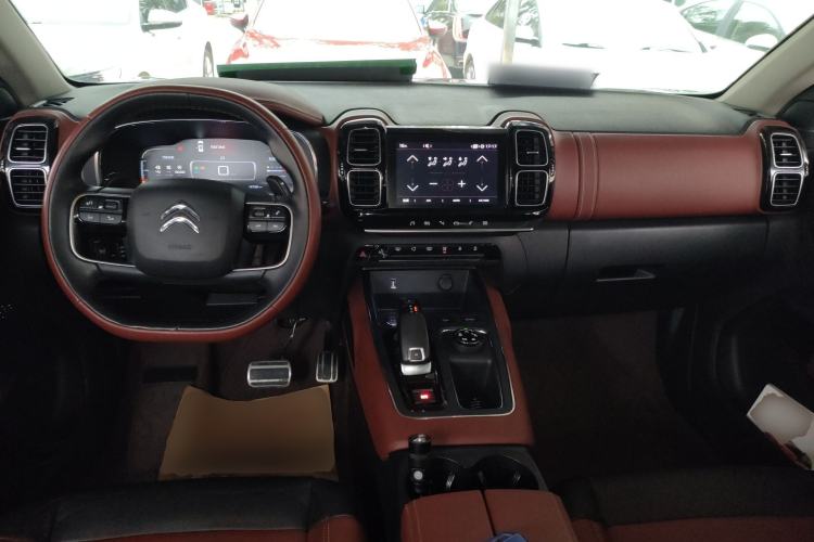 Used Citroen C5 AIRCROSS 2017 380THP Luxury Model Center Console