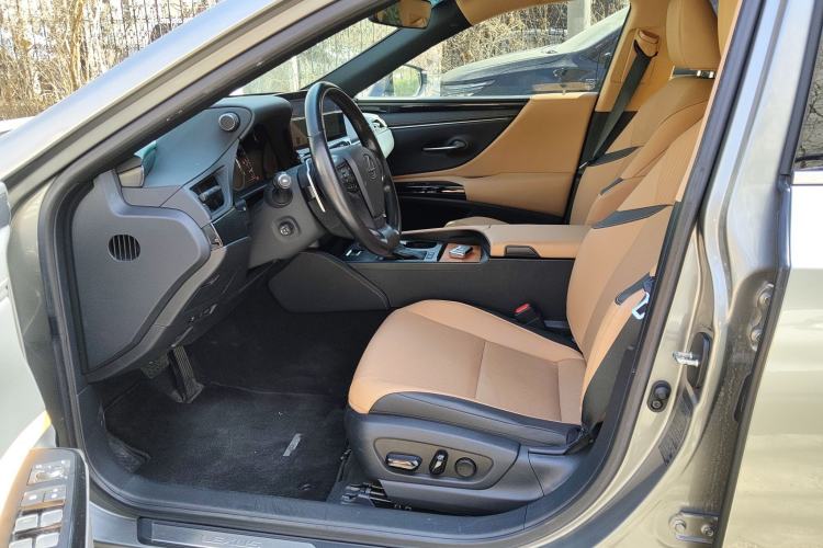 Used Lexus ES 2022 300h Excellence Edition
