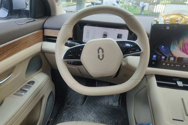 Used Hima AITO M7 2024 1.5T Rear-Drive Plus Version 5 Seats Steering Wheel