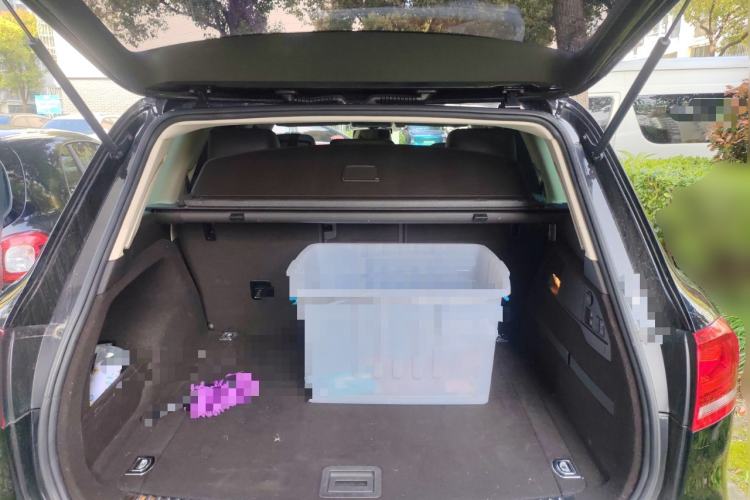 Used Volkswagen Touareg 2011 3.0 TSI High-End Version Trunk