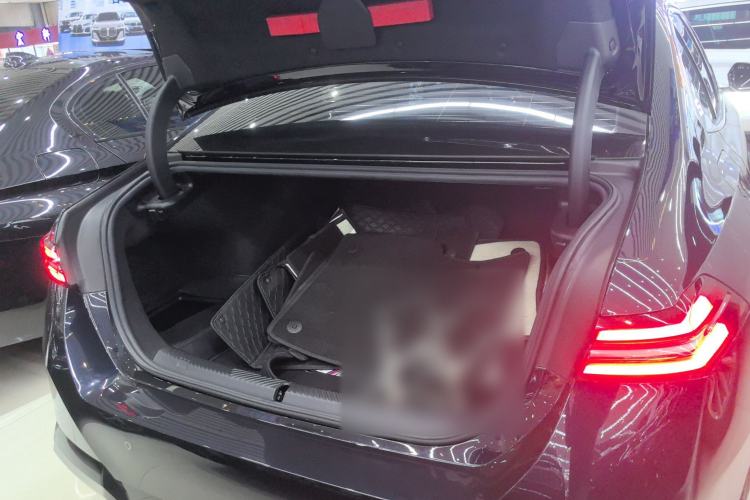 Used BMW 5 Series 2024 530Li Leading Model M Sport Package