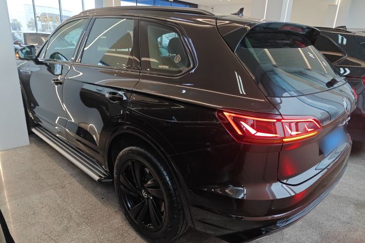 Used Volkswagen Touareg 2022 3.0 TSI Luxury Edition Black Diamond Sport Package Rear Left 45 Deg