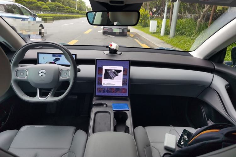 Used Nio ET5 2022 75 kWh Center Console