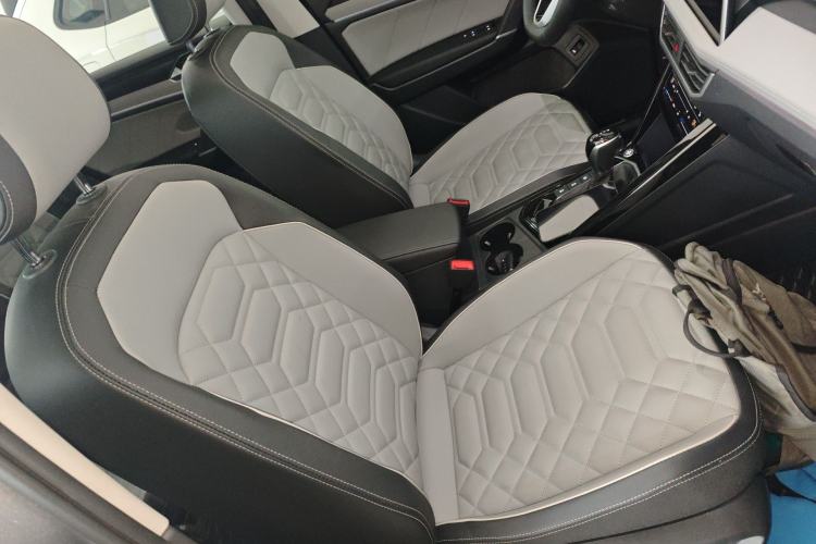 Used Volkswagen Tayron 2023 300TSI Two-Wheel-Drive Luxury Plus Advanced Edition Right Front Seat