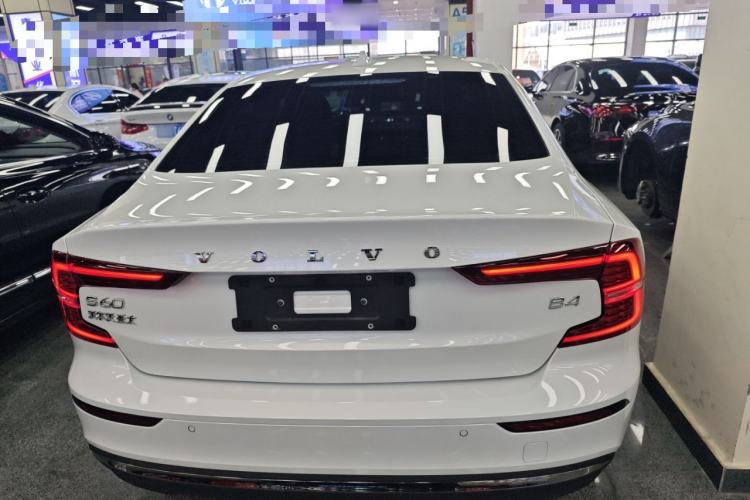 Used Volvo S60 2025 B4 Zhiyuan Luxury Edition
