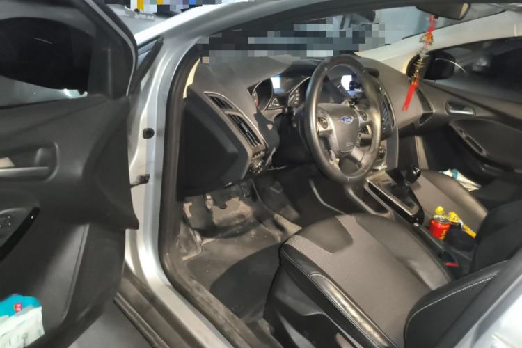 Used Ford Focus 2012 Hatchback 1.6L Manual Fashion Edition Driver Seat