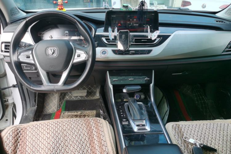 Used CHANGAN CS75 2020 280T DCT Luxury Version China VI Standard Center Console